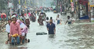 রাজধানীতে জলকপাটগুলোর অচলাবস্থা; নজিরবিহীন জলাবদ্ধতার দায় আসলে কাদের?
